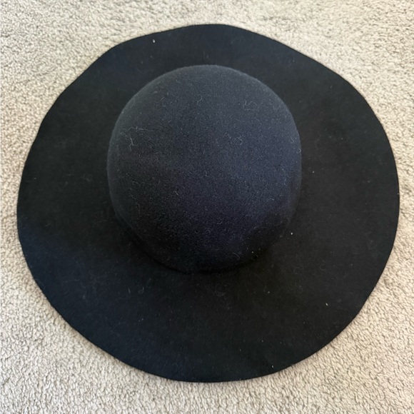 Classic Black Wide-Brim Hat - Picture 1 of 3